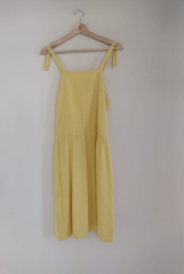 vestido amarelo
