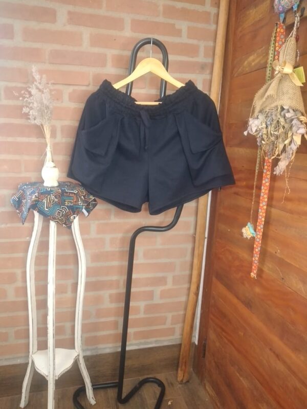 Short de moletinho com bolsos laterais na frente\lateral