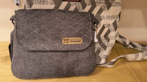 Bolsa tiracolo cinza pequena